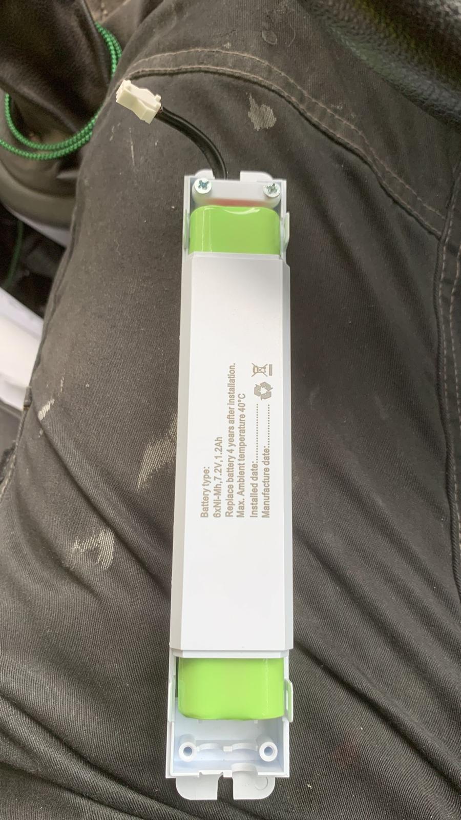 6/1AAM2-3-C With C009F-REV Connector 7.2V 2300Ma ( Suitable for 1200MA )