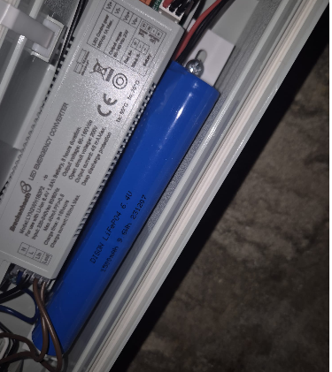 6.4V 1.5AH  3 Wire  BC022 Black Black Red Connection