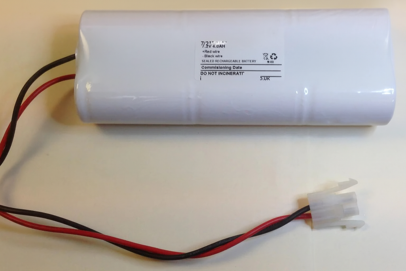 Similar to the  6DH4-0LA5 7.2V 4.0AH Amp Connector